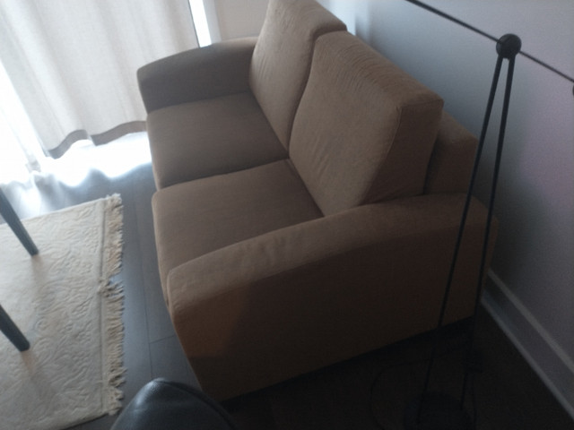 Sofa à vendre, parfait pour le sous-sol, le bureau etc dans Sofas et futons  à Laval/Rive Nord - Image 2