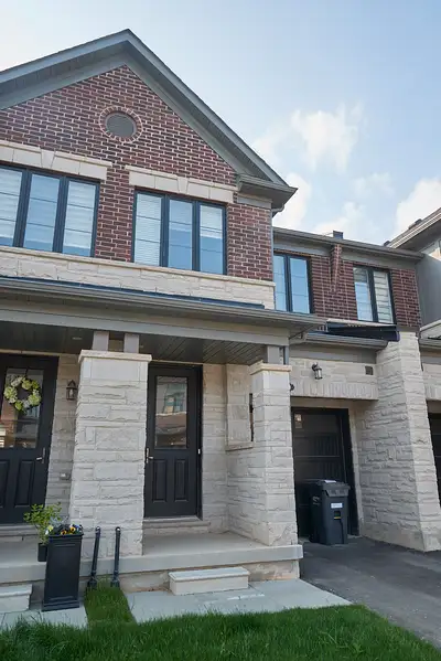 3BR; 2.5BR New Tyandaga townhome