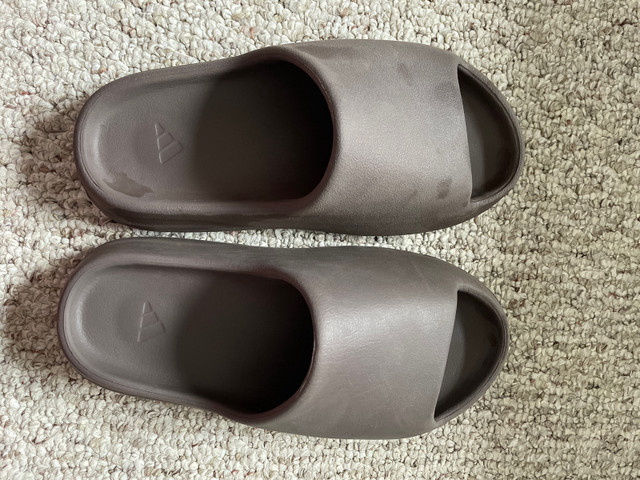 Yeezy slides “soot” READ DESCRIPTION! in Men's Shoes in Kitchener / Waterloo