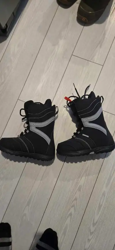 Burton coco womens snowboard boots - size 5, View more