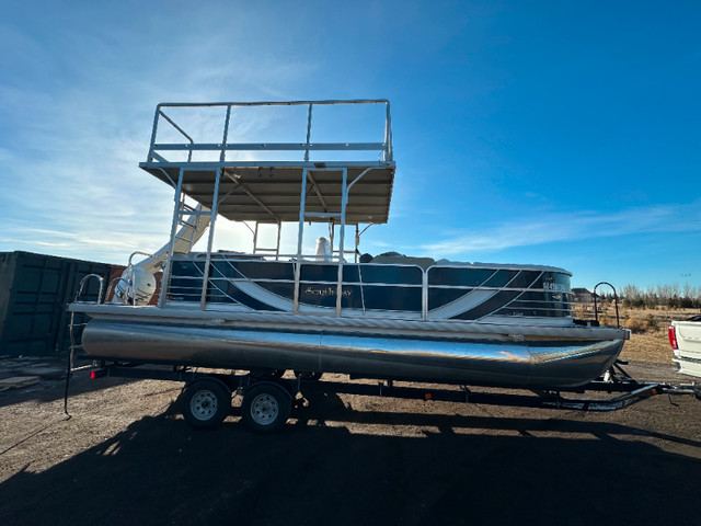 Pontoon with Upper Deck, Slide, Fridge, Sink, Bar, and More! in Powerboats & Motorboats in Calgary - Image 2
