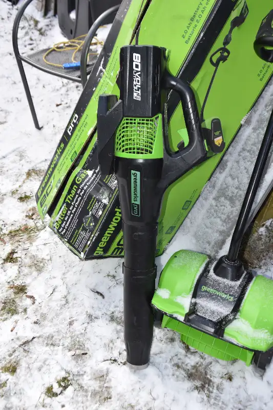 NEW Greenworks Pro 80V Cordless Snow Shovel 12 In in Outdoor Tools & Storage in Stratford - Image 5