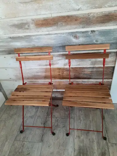 25$ chacune, pratiquement neuve.Voir les photos pour les détails.