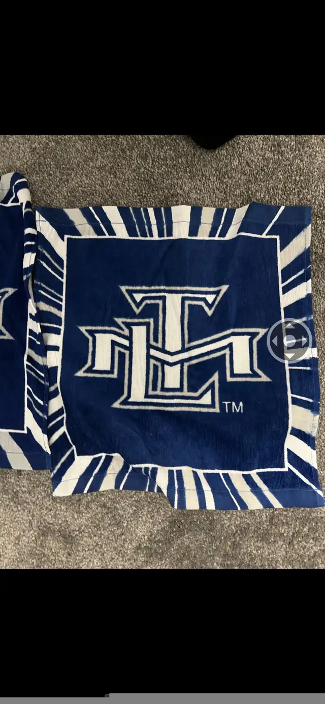 Toronto Maple Leafs Blanket and Pillow Case  in Bedding in Peterborough - Image 6
