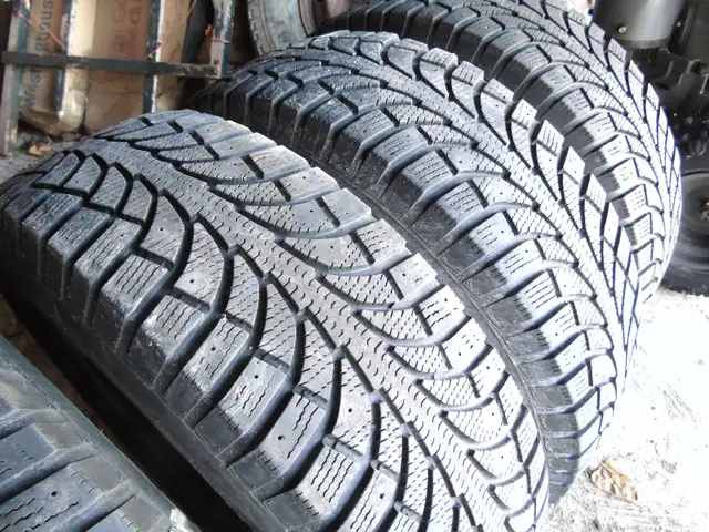 215-70-R16 SNOW TIRES AND RIMS in Tires & Rims in Kawartha Lakes - Image 3