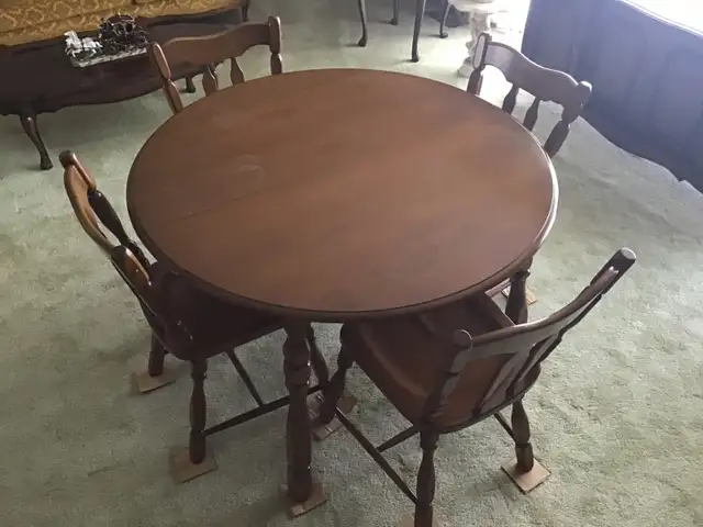 KNECHTEL MAPLE SOLID TABLE, CHAIRS , EXTRA LEAF. 745 in Dining Tables & Sets in Calgary - Image 2