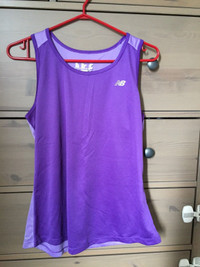 Women’s fitness tops New Balance, size M