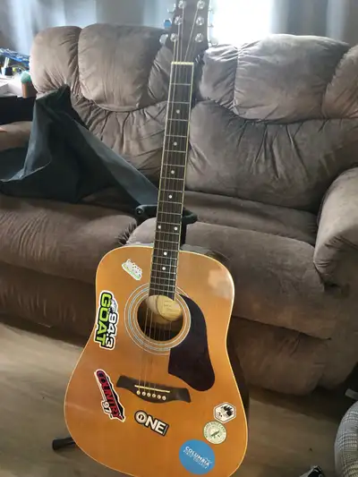 Looking to sell my guitar, like new condition brand new strings. $220 OBO