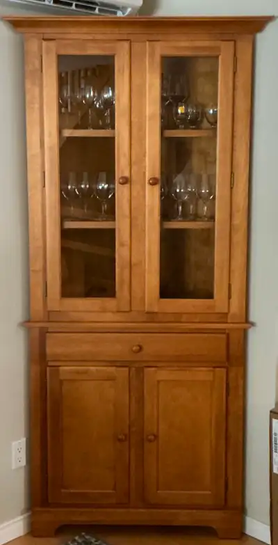 Armoire de coin - Excellent état, View more