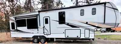️ 2022 Alliance Paradigm 370FB – Luxury Fifth Wheel – $135,000 FIRM Like-new, fully loaded 2022 Alli...