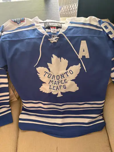 Winter Classic - Toronto Maple Leafs Jersey, great condition
