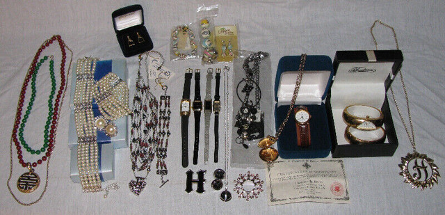 Fashion Jewelry Sarah Coventry Avon Collectible Watch 27PC Mixed in Jewellery & Watches in Saint John