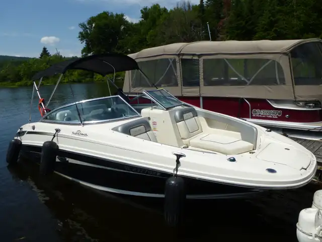 Bateau Sea Ray Sundeck 220 in Powerboats & Motorboats in Shawinigan - Image 3