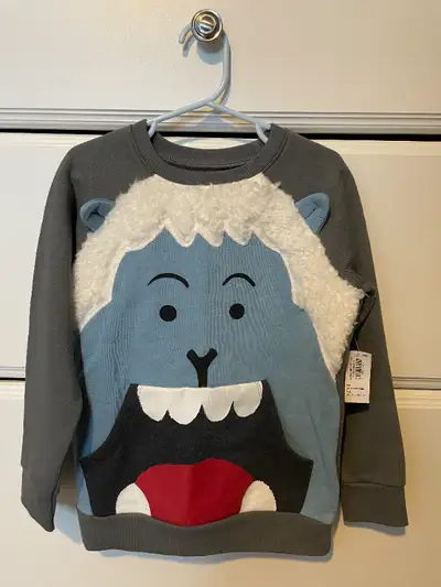BNWT Old Navy Yeti Sweatshirt - Size 5T, View more