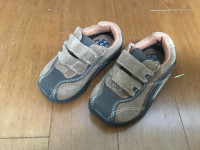 DR. SCHOLL’S BRAND SIZE 4 9-12 MONTH BROWN VELCRO CLOSE SHOE