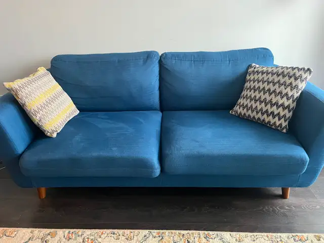 Structube loveseat sofa in Couches & Futons in Oshawa / Durham Region - Image 3