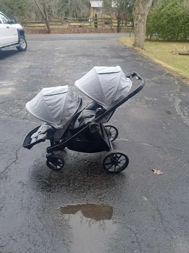 Baby Stroller (double) in Strollers, Carriers & Car Seats in Trenton - Image 2