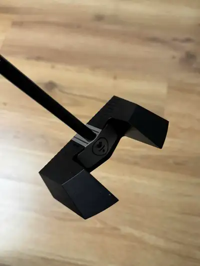 Left handed mezz 2.0 34” with headcover. Used for one season and in great condition.