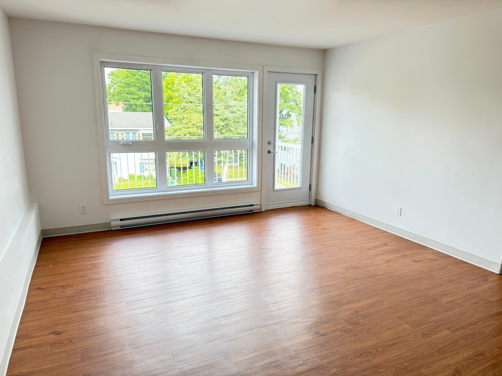 41/2 A LOUER $1250 PAR MOIS ST-AGATHE-DES-MONTS — photo 1