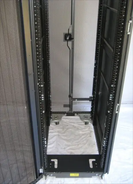 HP 42U Server Rack (10642 G2) in Servers in Oakville / Halton Region - Image 5