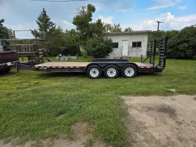 2016 Canada Trailers triaxle equipment trailer for sale. 20 foot deck plus 2 foot beaver tail. Very...