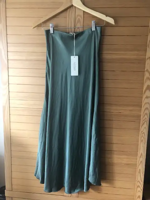 NEW with Tag - Italian - Designer ASTRID Satin Shimmer Skirt in Women's - Dresses & Skirts in Delta/Surrey/Langley - Image 2