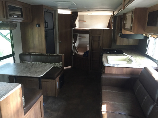 2016 Coachmen Apex Ultralite 288bhs in great condition in Travel Trailers & Campers in Strathcona County - Image 4