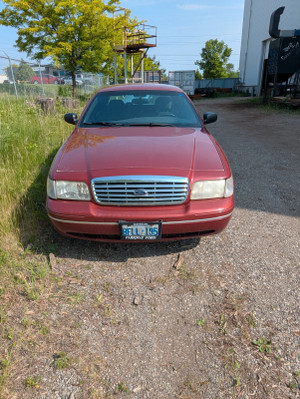 2004 Ford Crown Victoria L