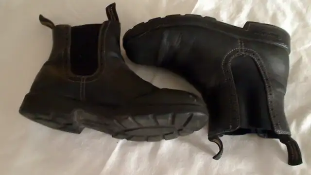 Blundstone Boots Classic Black W8.5/M6.5/Aus5.5 in Women's - Shoes in City of Toronto - Image 3
