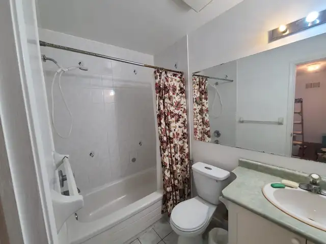independent private bedroom at Milton  in Room Rentals & Roommates in Oakville / Halton Region - Image 3