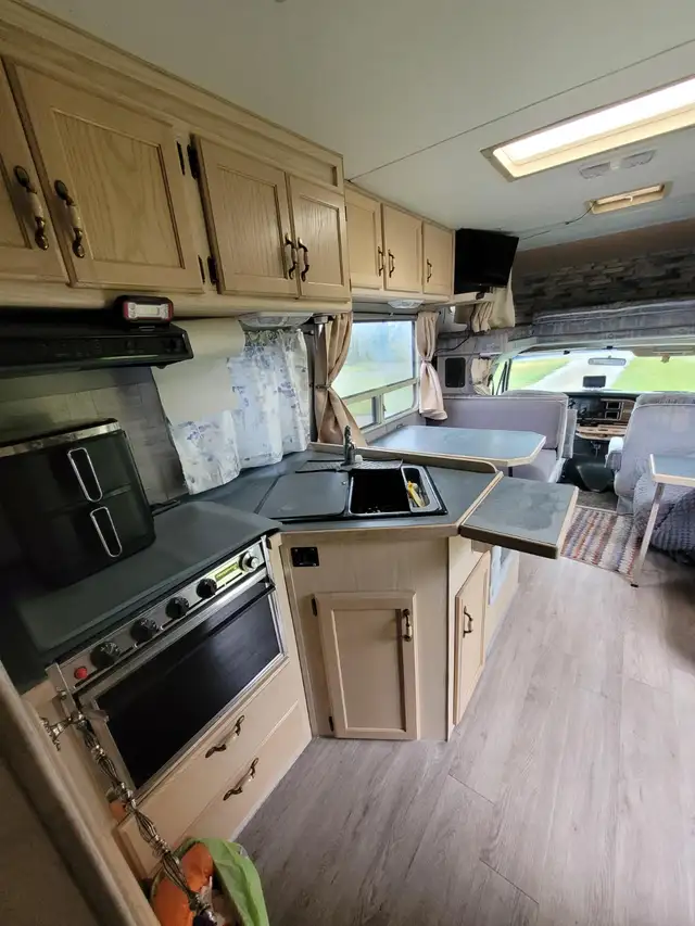 ---- SOLD ---- 30' C Class Oakland Ford E-350 motorhome in RVs & Motorhomes in Calgary - Image 7