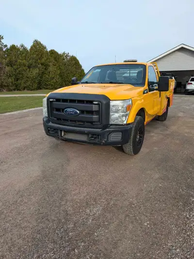 2015 F350 Super Duty service truck brought down from Oklahoma so rust free frame and body. 6.2 gas e...