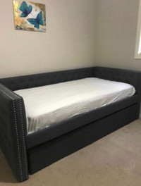 Grey/Gray Daybed with Pull-Out trundle bed
