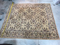 Beatiful Wool Carpet 9'6 x 7'7