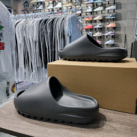 Adidas Yeezy Slide "Onyx" [100% AUTH] - Size : 4 - 11