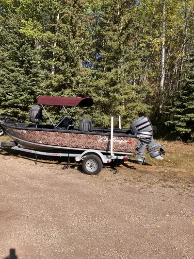 Nicest older fishing boat you’ll find always stored indoors, well maintained and cared for. 1993 17....
