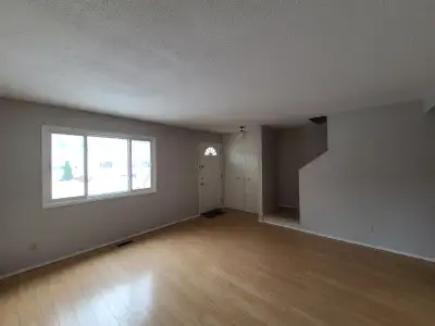 2-STOREY HOME | 3 BEDROOM | 1.5 BATH | TRANSCONA Welcome to this well-maintained family home located...