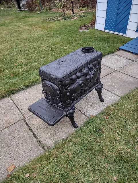Gros Poele A bois Box Stove Bélanger in Fireplace & Firewood in Thetford Mines - Image 2