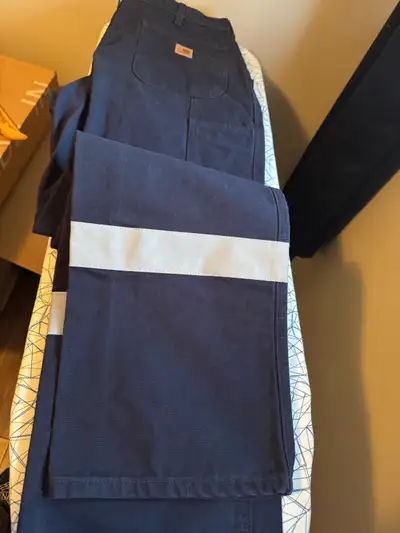 I'm selling a pair of navy blue Carhartt B11 MDT work pants in size 36x34. These pants feature a ref...