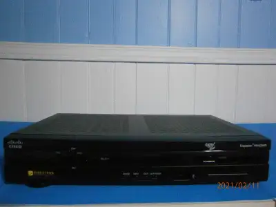 Appareil de TV Numérique de Vidéotron pour illico. Cet Explorer 4642 HD qui est de couleur noir est...