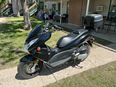For Sale 2013 Honda 150cc PCX only 1,270 Km new Battery June 2024 Mint Condition Honda
