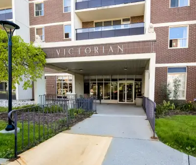 FOR LEASE: Available Immediately 1 bedroom 1 bath in Waterloo