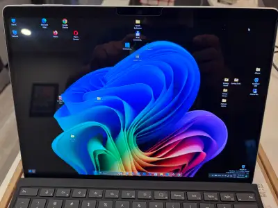 Mint condition, Microsoft Surface Pro 11 for Business. Intel Core Ultra 268v, 32 GB of RAM, upgraded...