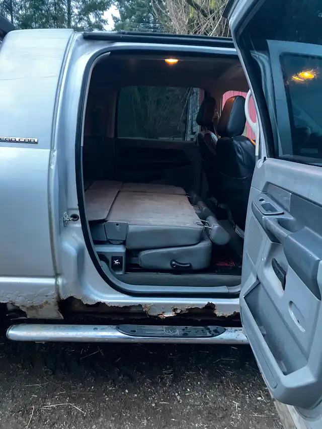 2008 Dodge ram 3500 6.7l mega cab with flat deck in Cars & Trucks in Comox / Courtenay / Cumberland - Image 4