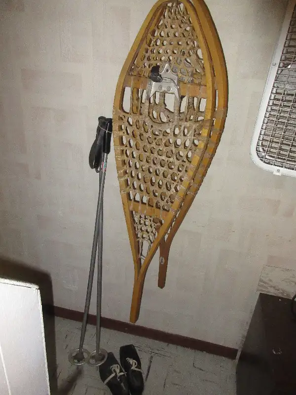 (BARGAIN) Raquette bois babiche 42 po avec fixation ski de fond in Snowboard in Laval / North Shore - Image 4