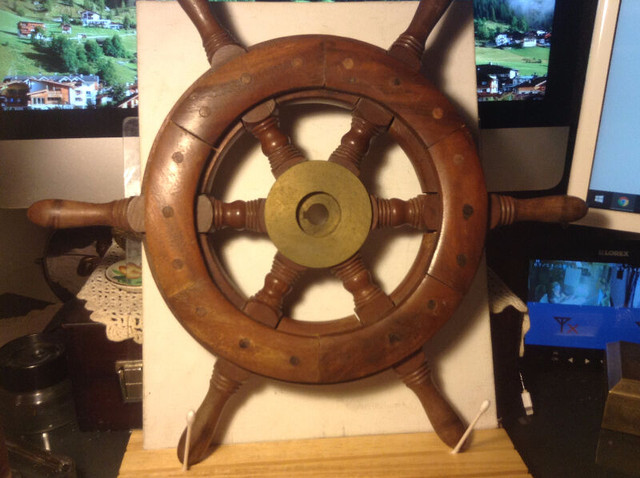 Vintage Ship's Wheel Nautical Decor 16" in Arts & Collectibles in Vancouver