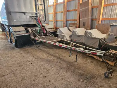 Pintle hitch Air ride 24.5 tires (60-90% tread remaining) Steel rims 18000 kg GVWR Tandem grain trai...