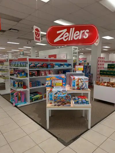 Mobilier et equipements a vendre au magasin la baie, Carrefour de l estrie 3000 boul de Portland she...