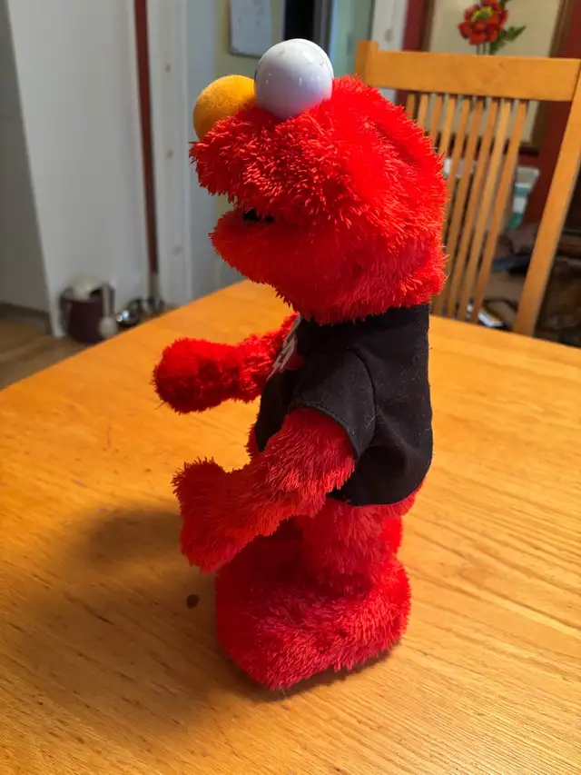 Let's Rock Dancing Singing Elmo in Toys & Games in Kitchener / Waterloo - Image 5