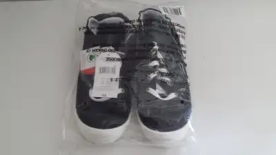 WOMENS SIZE 8 SNEAKERS, View more